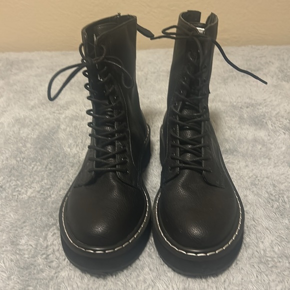Like New!!Kendall & Kyle Women’s Hunt2 Combat Boots Black ,Size 7.5M - Picture 4 of 16